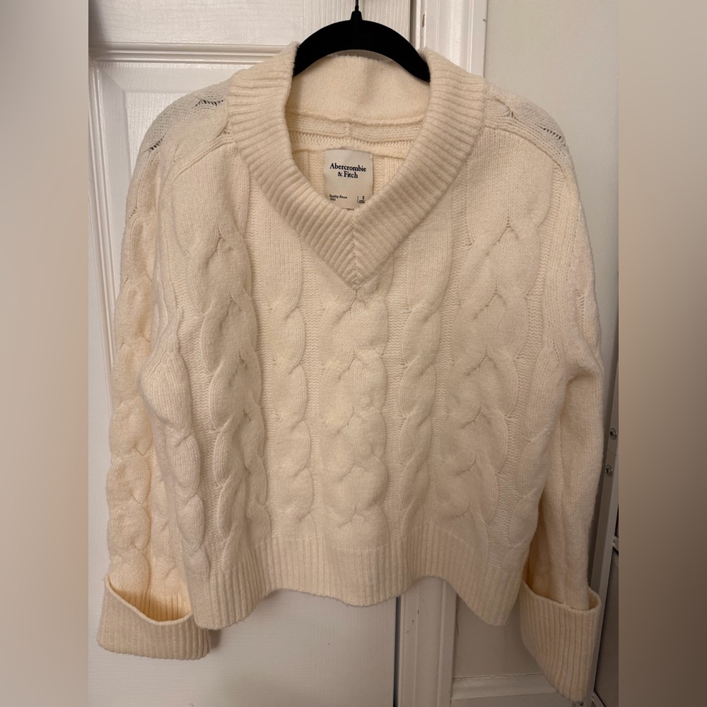 Abercrombie & Fitch Women's Ivory V-Neck Sweater